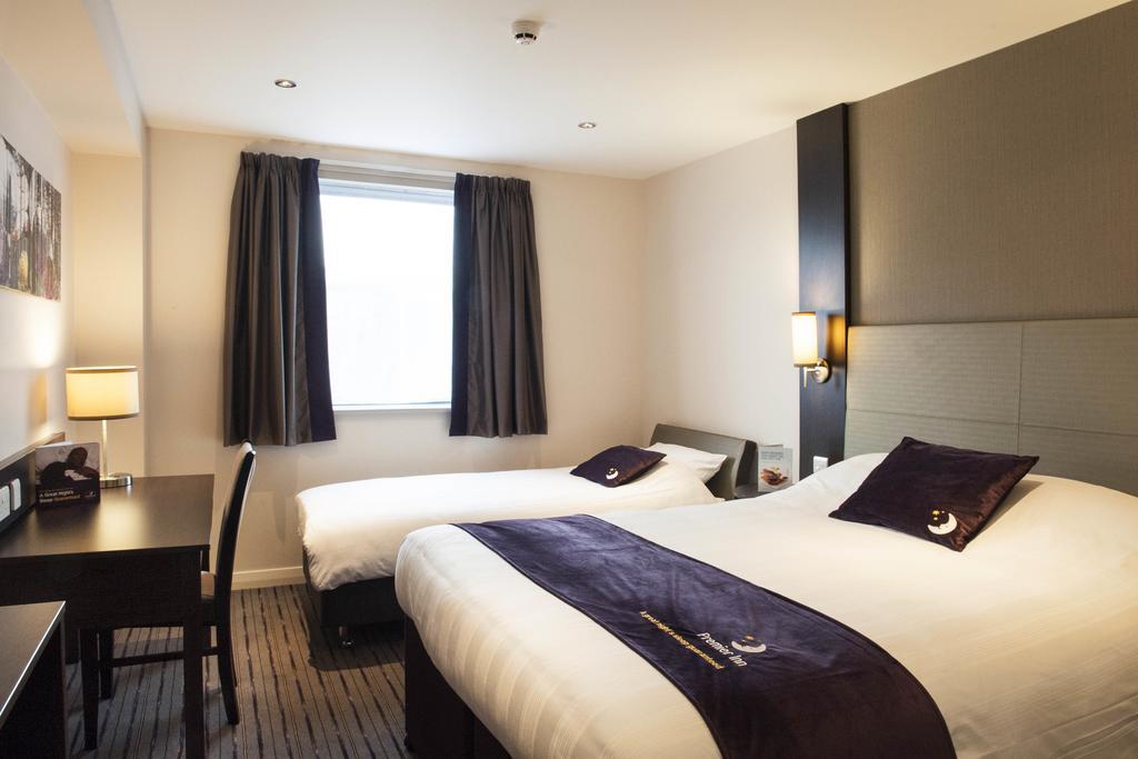 Premier Inn Bodmin Extérieur photo