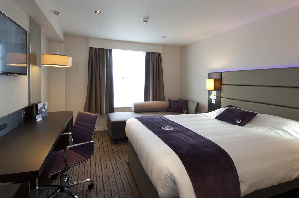 Premier Inn Bodmin Extérieur photo