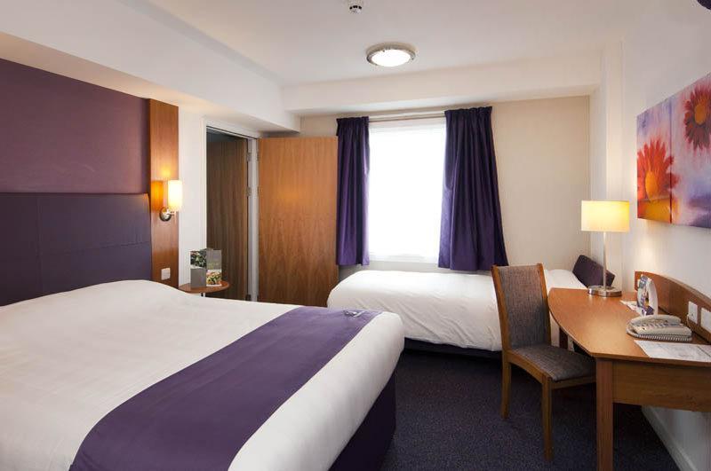 Premier Inn Bodmin Extérieur photo